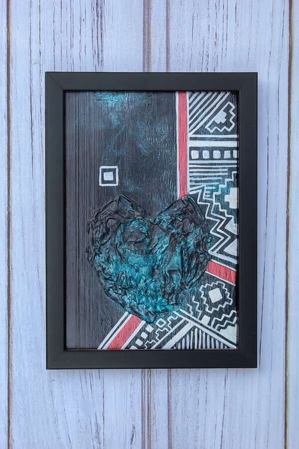 1-of-a-Kind Metallic Painting Featuring Striking Highlights and Heart Shape